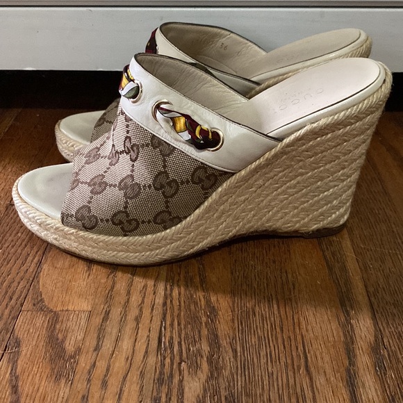 Authentic Vintage Gucci Wedges - Picture 2 of 4